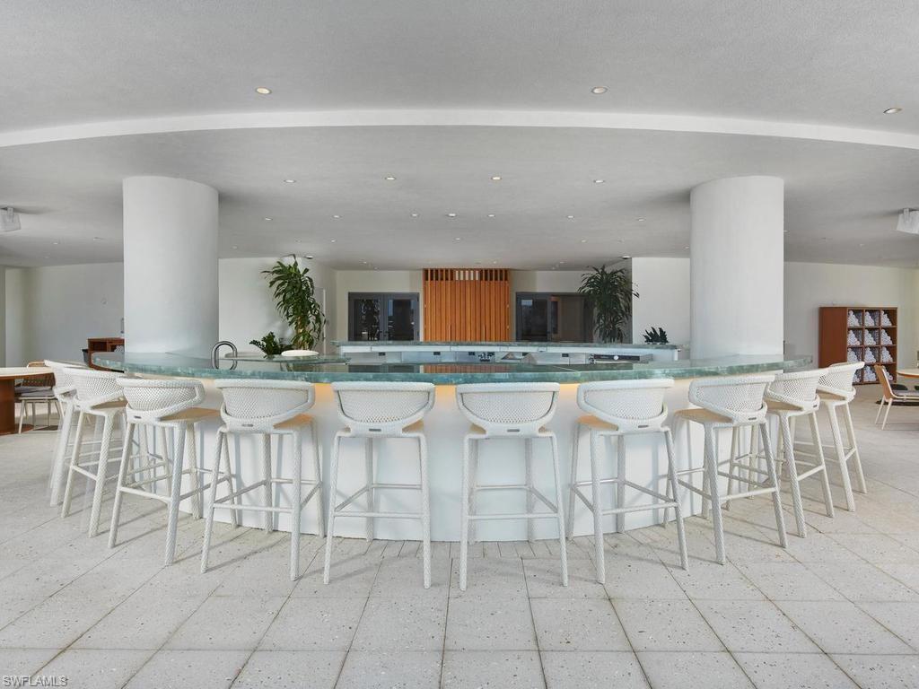 Pool Bar