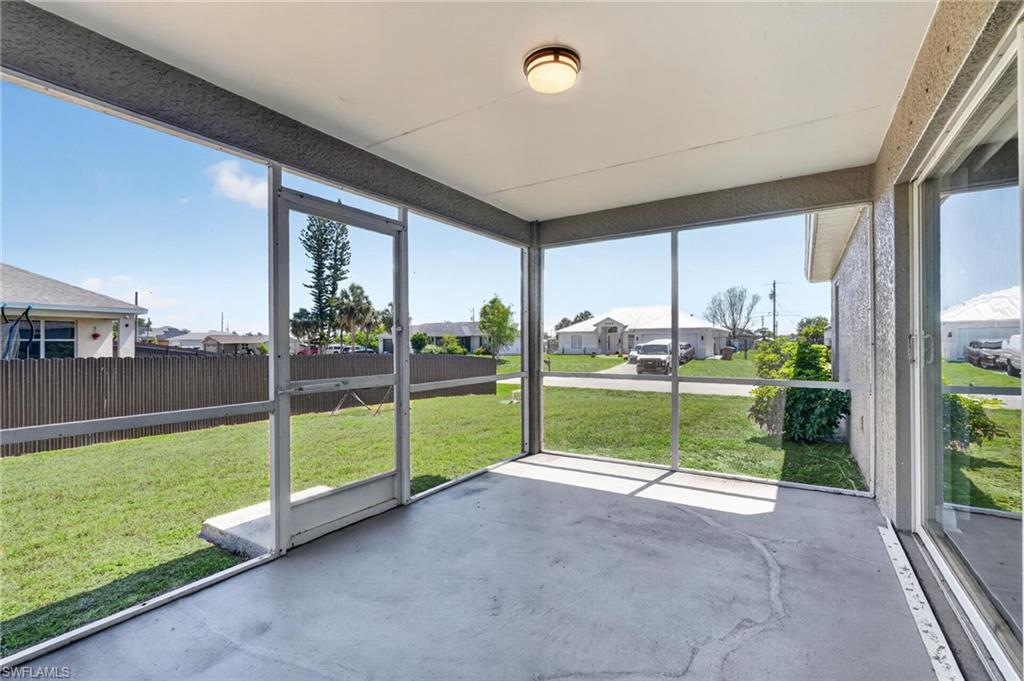 Screened-In Covered Patio w/Light