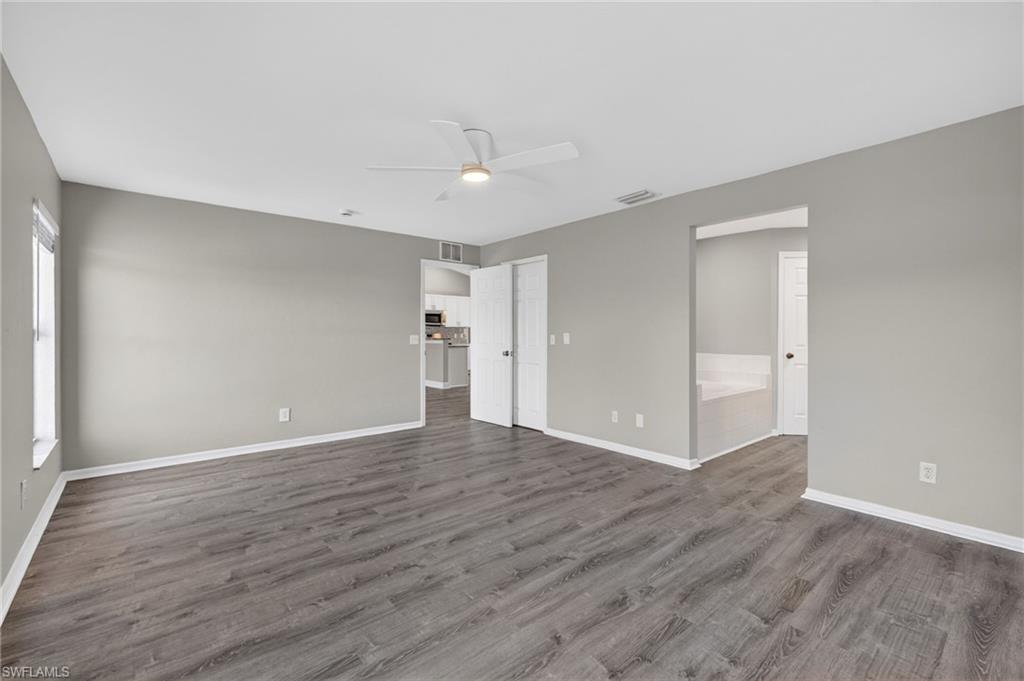 Primary Suite e/Walk-In Closet