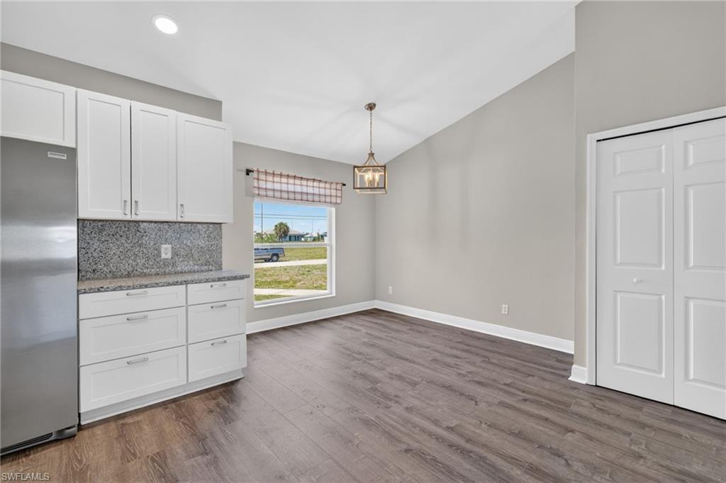 Large Kitchen w/Dining Area