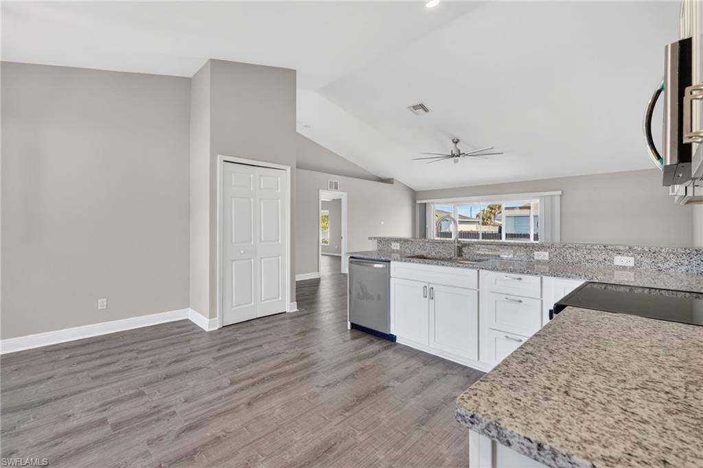 Spacious New Kitchen w/Pantry Closet
