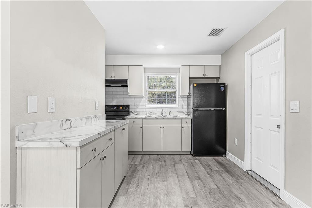 2648 Michigan AVE photo 23