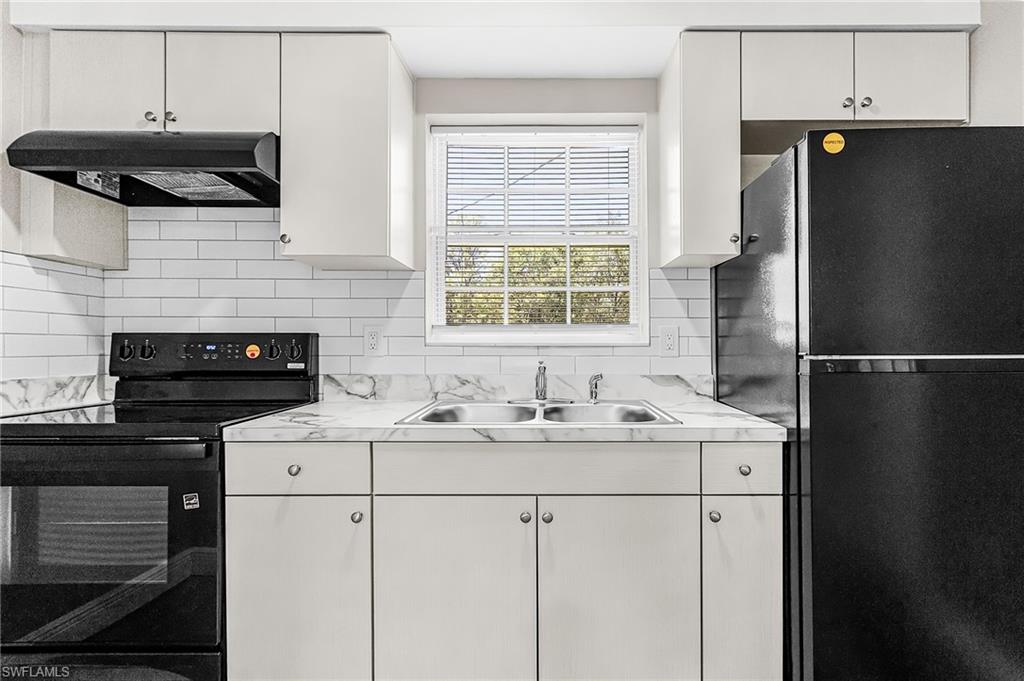 2648 Michigan AVE photo 22