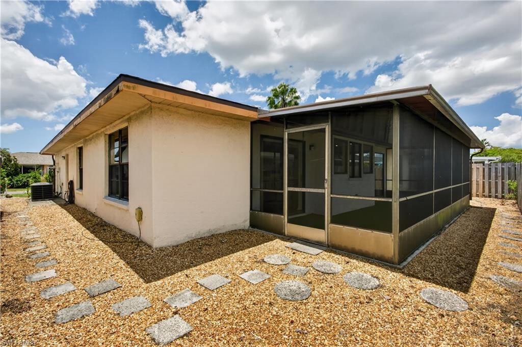 9708 Foxglove CIR photo 27