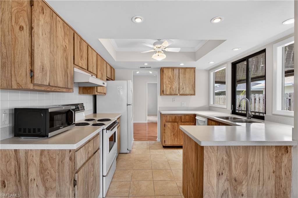 9708 Foxglove CIR photo 6