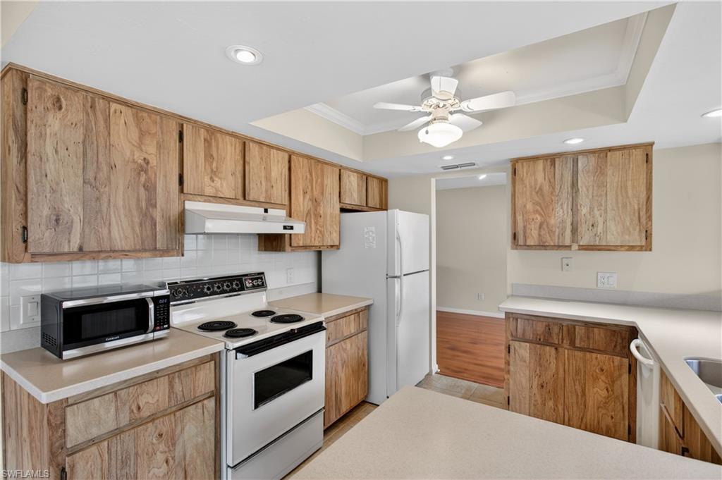 9708 Foxglove CIR photo 7