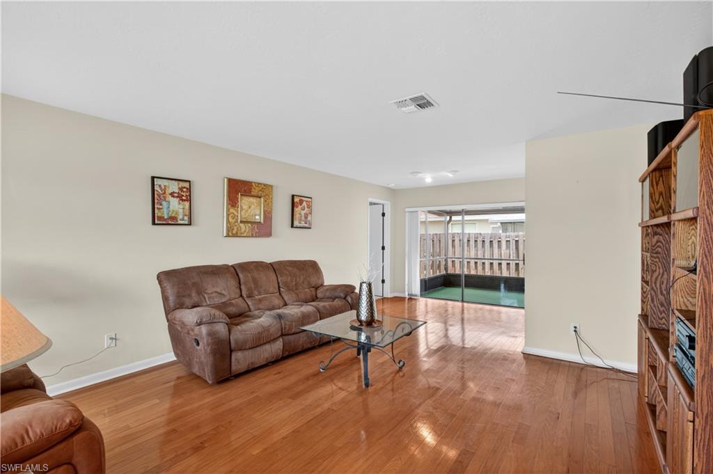 9708 Foxglove CIR