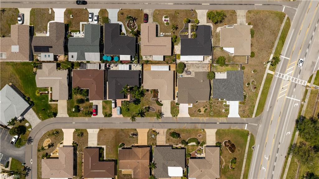 9708 Foxglove CIR photo 37