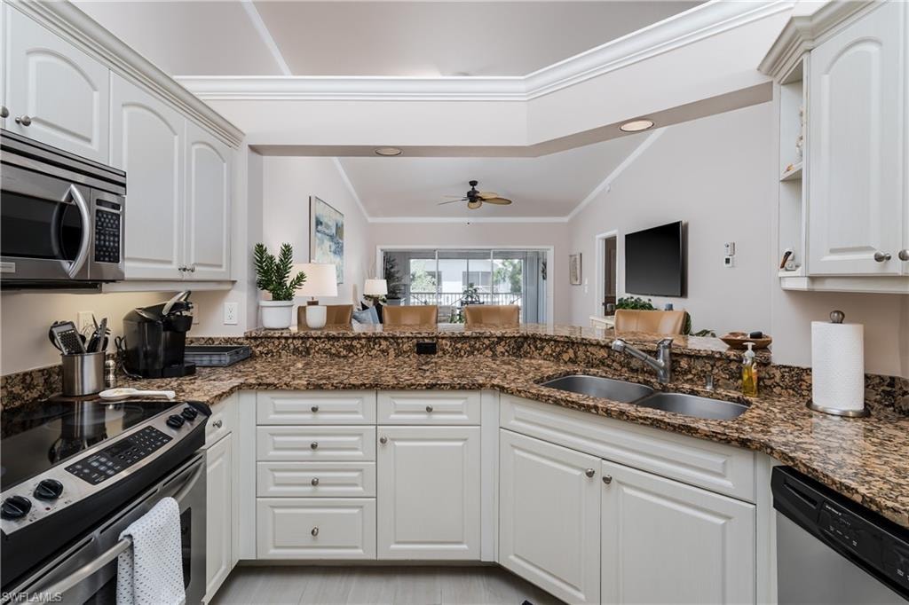 7046 Barrington CIR 202 photo 13