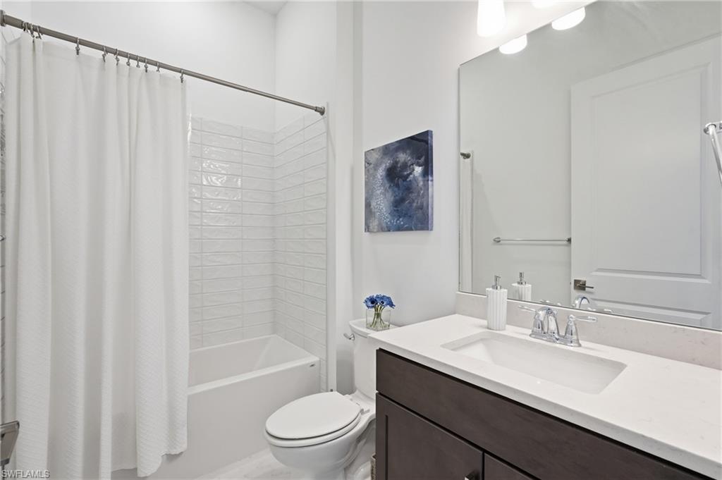 Bath 2- Ensuite Bathroom with Tub/Shower.