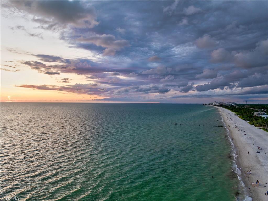 Walking Distance to the Beach!