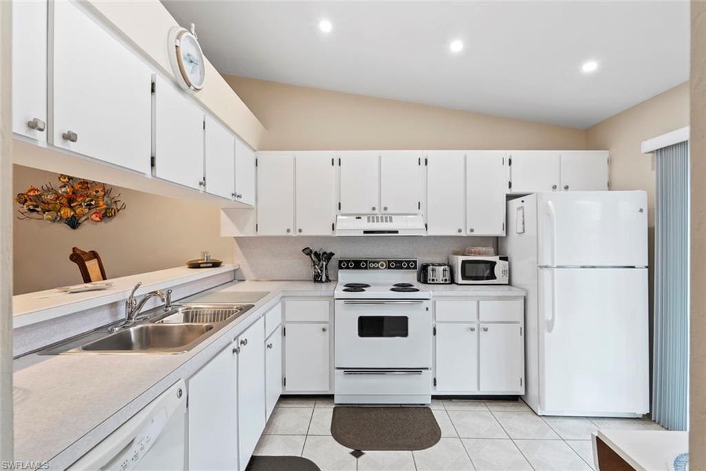 Plentiful kitchen cabinet space