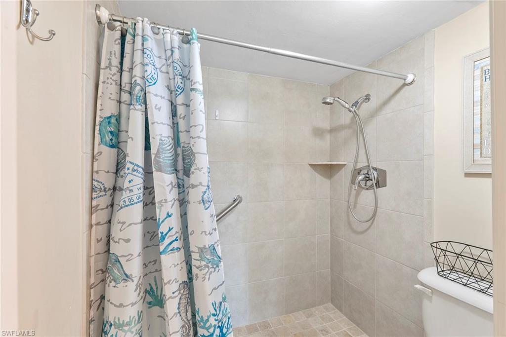 Nice, sparkling primary shower