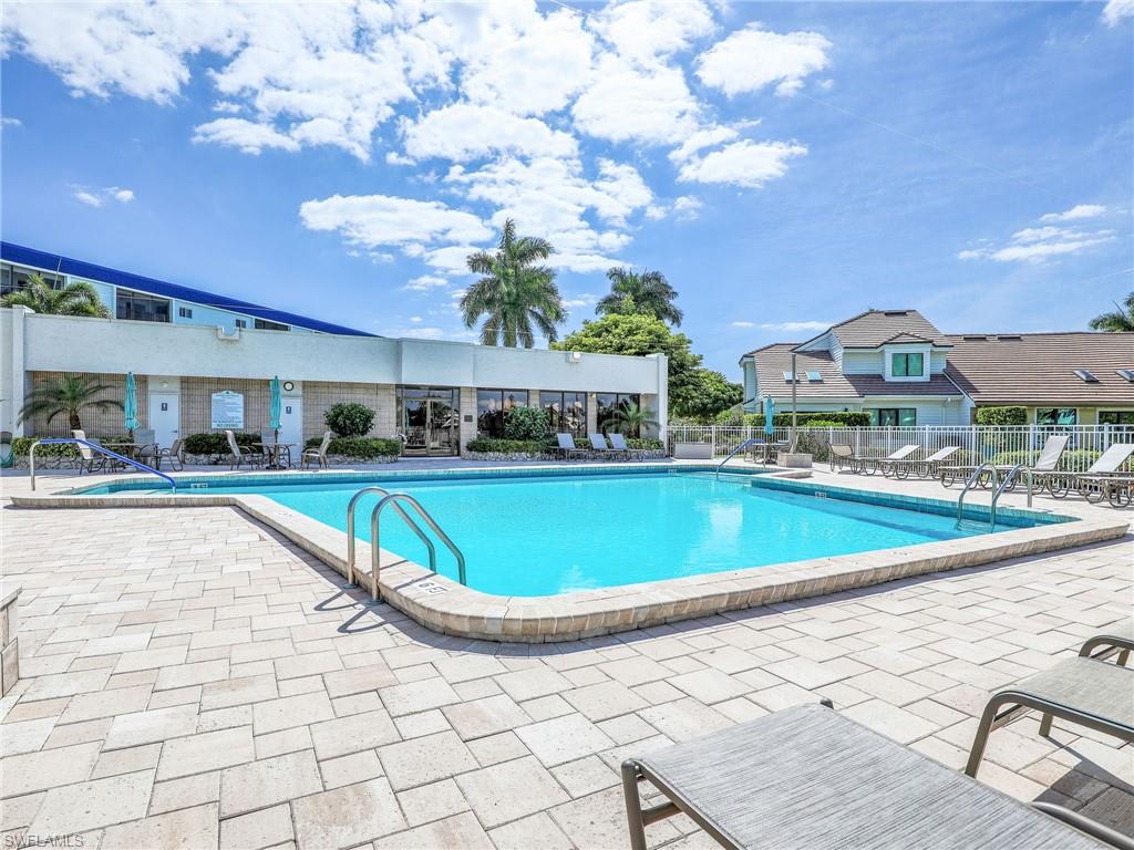 555 Park Shore DR B-309 photo 23