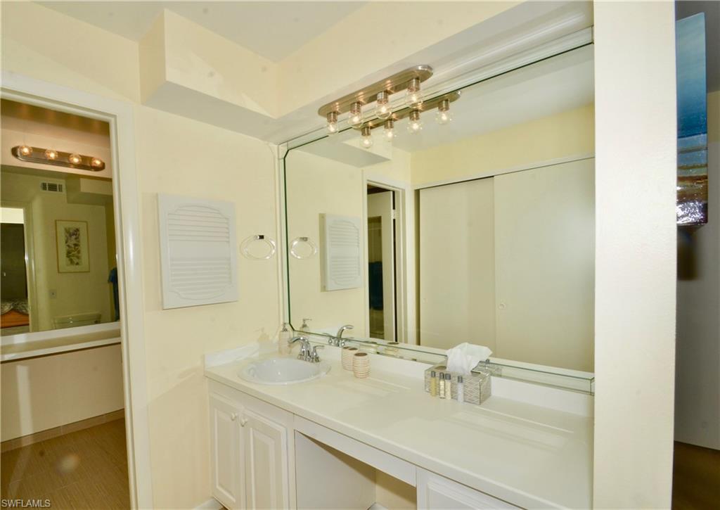 555 Park Shore DR B-309 photo 15