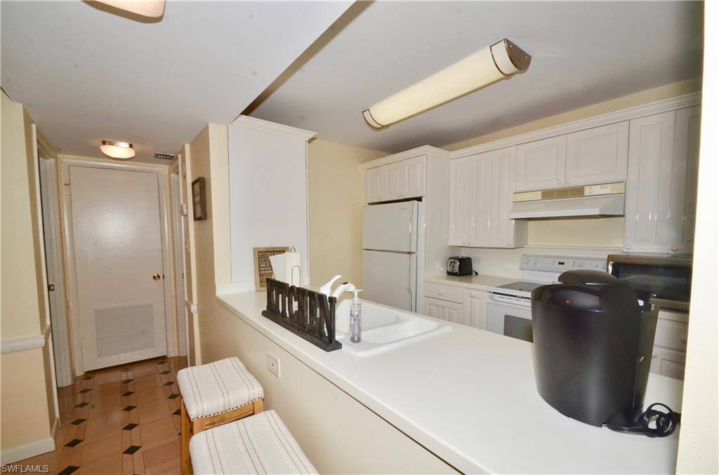 555 Park Shore DR B-309