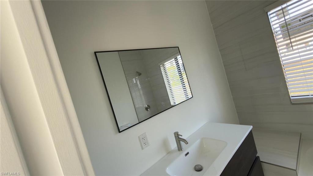 Floating vanity with integrated rectangular sink and single-handle faucet
