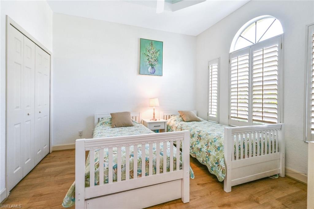 2 Twin-Sized Beds