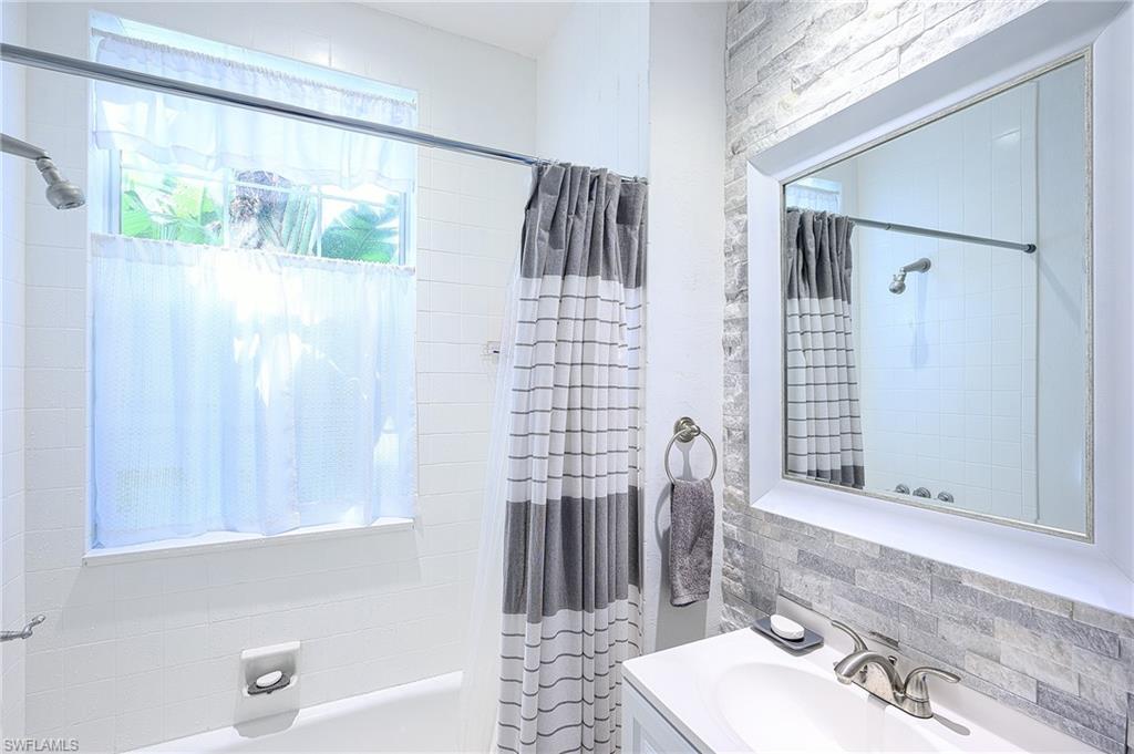 133 Colonade CIR