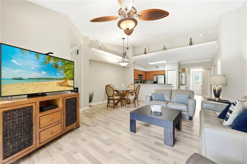 Open floorplan for many decorating options