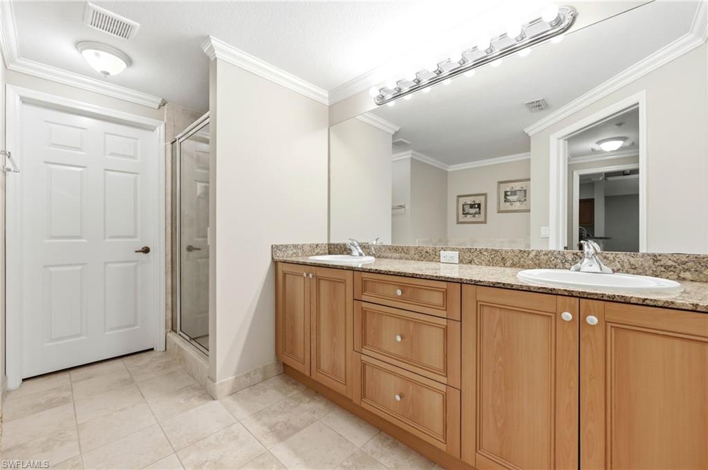 Master bath - Dual sinks, separate shower and tub
