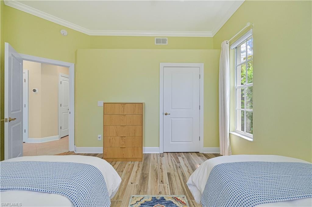 5000 Royal Shores DR 101 photo 28