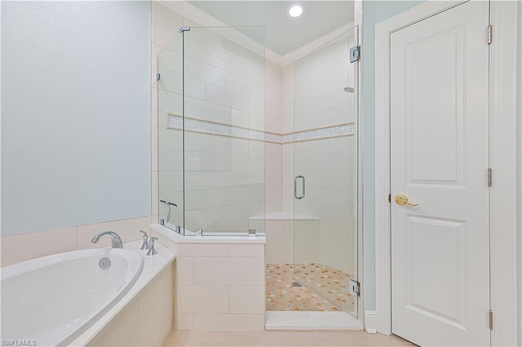 5000 Royal Shores DR 101 photo 24