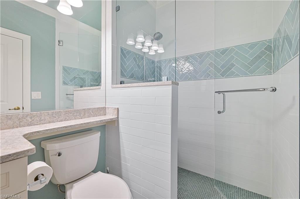 5000 Royal Shores DR 101 photo 34