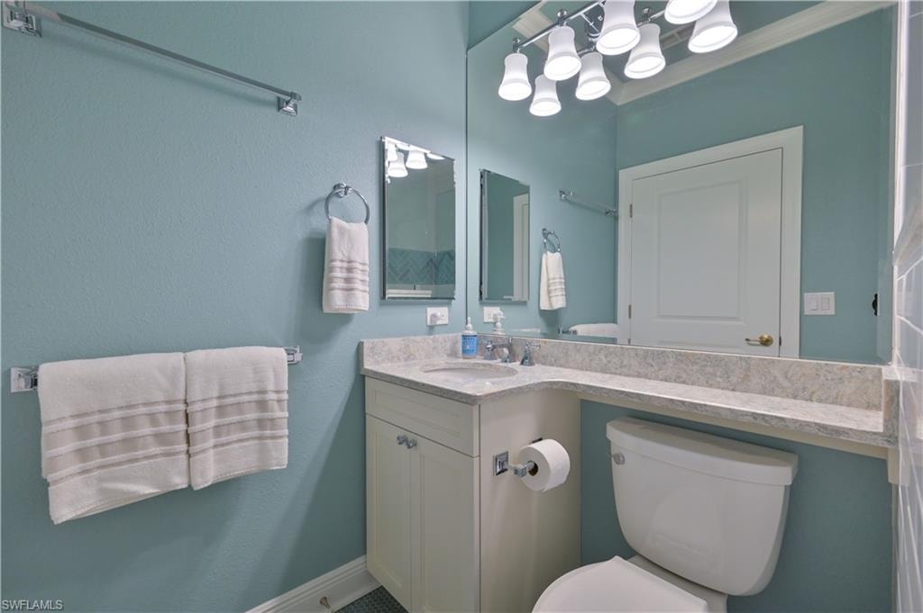 5000 Royal Shores DR 101 photo 33