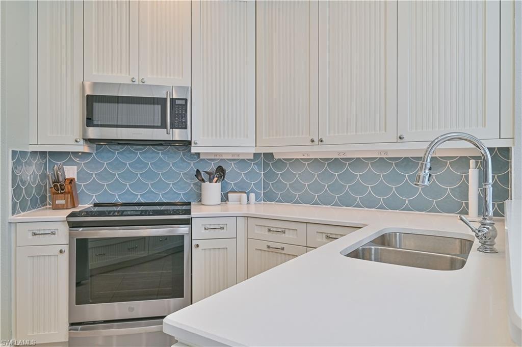 5000 Royal Shores DR 101 photo 11