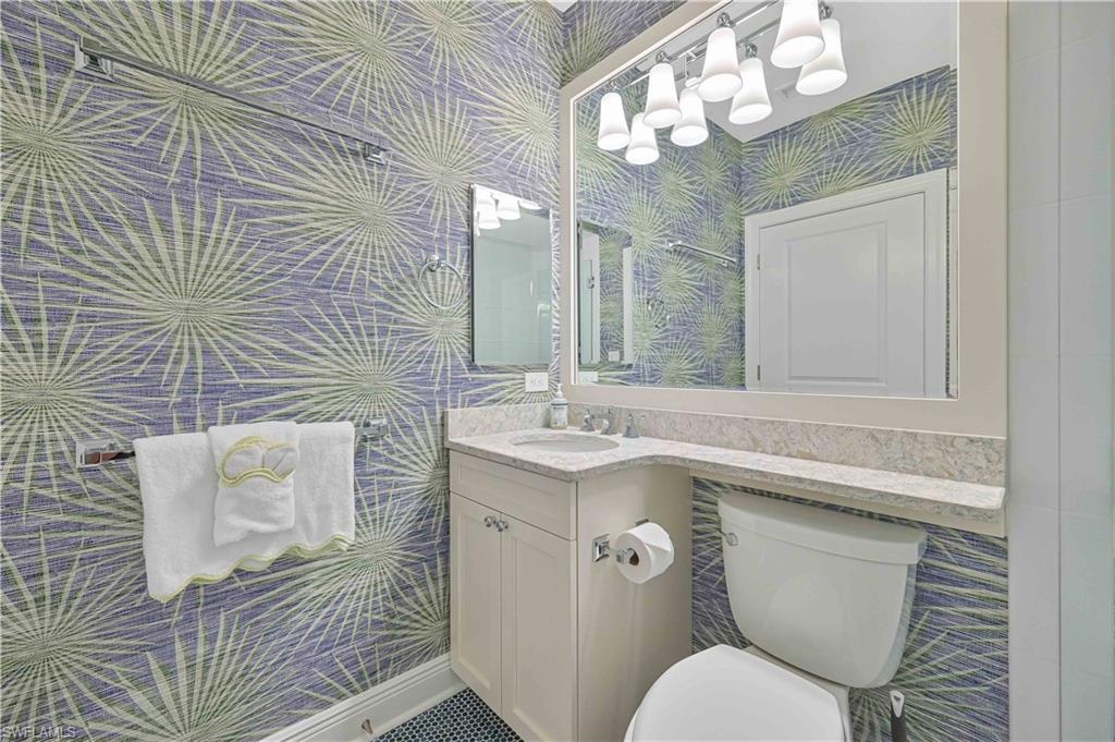 5000 Royal Shores DR 101 photo 29