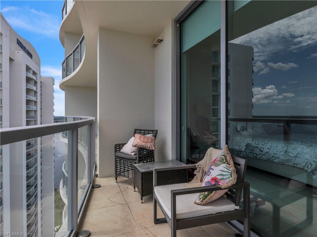 3000 Oasis Grand BLVD 2905 photo 16