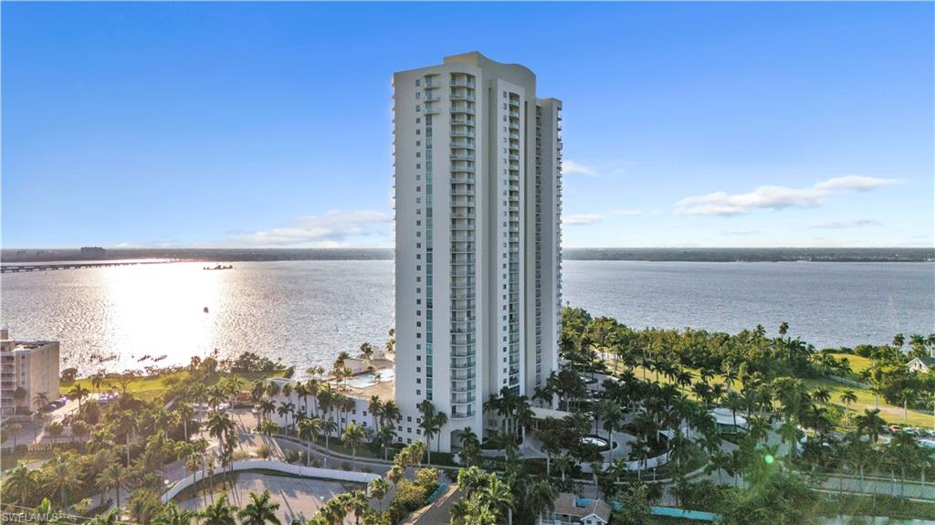 3000 Oasis Grand BLVD 2905 photo 31