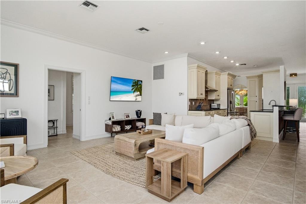201 San Mateo DR photo 11