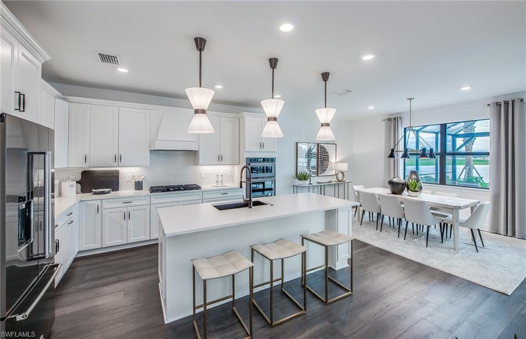 Interior photos are of a staged model home. Illustration purposes only. Options may vary.