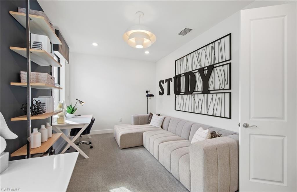 Interior photos are of a staged model home. Illustration purposes only. Options may vary.