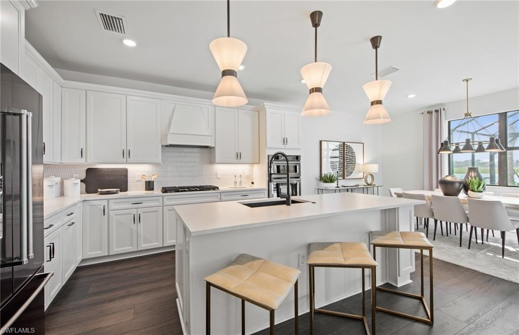 Interior photos are of a staged model home. Illustration purposes only. Options may vary.