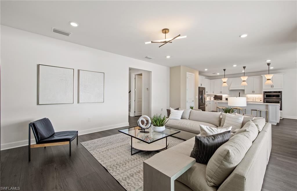 Interior photos are of a staged model home. Illustration purposes only. Options may vary.