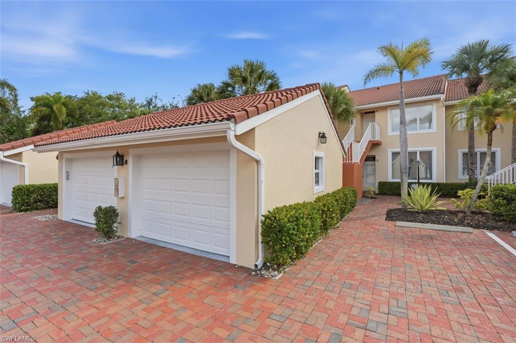 Detached garage