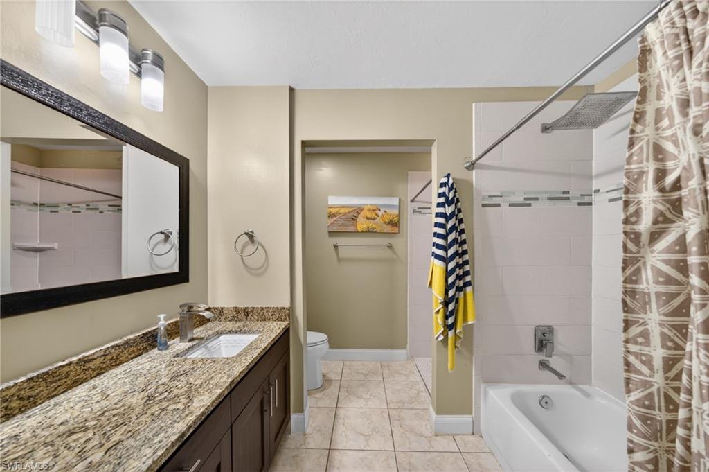 Master Bathroom Tub & Shower