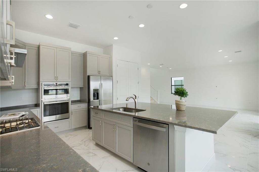 20195 Ainsley ST photo 13
