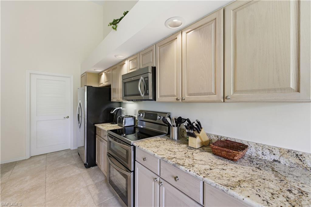 27038 Oakwood Lake DR photo 9