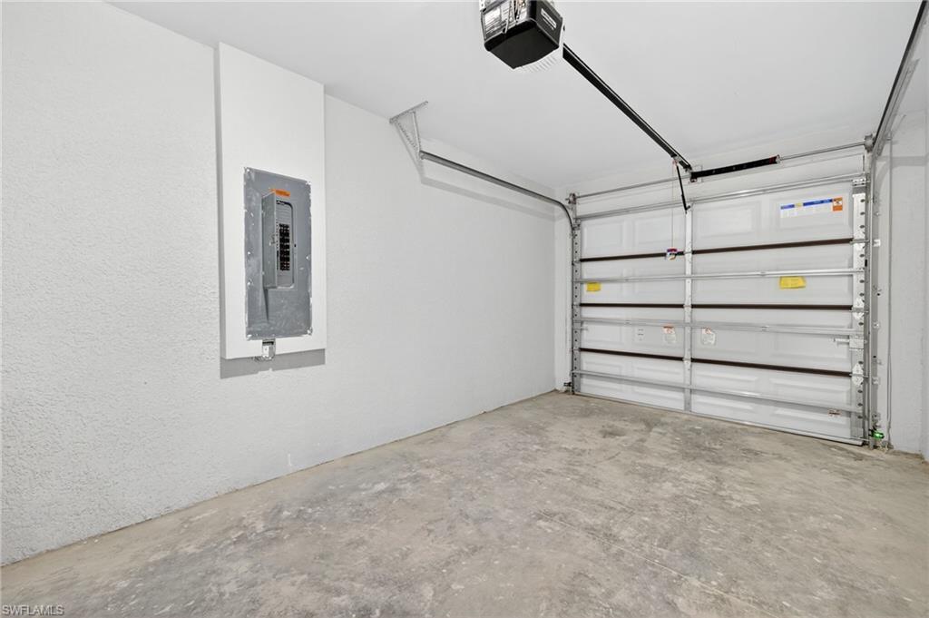 569 Aspen AVE S photo 15