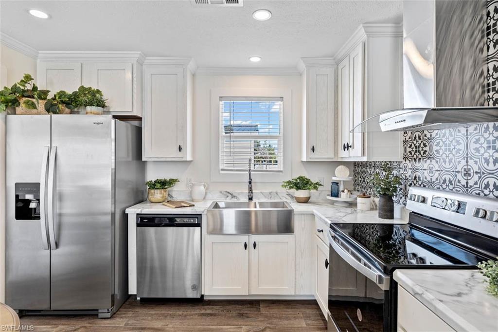 228 Poinsettia DR