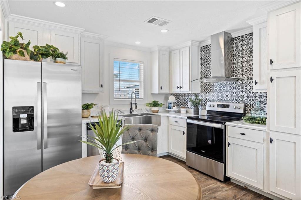 228 Poinsettia DR