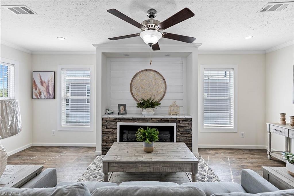 228 Poinsettia DR