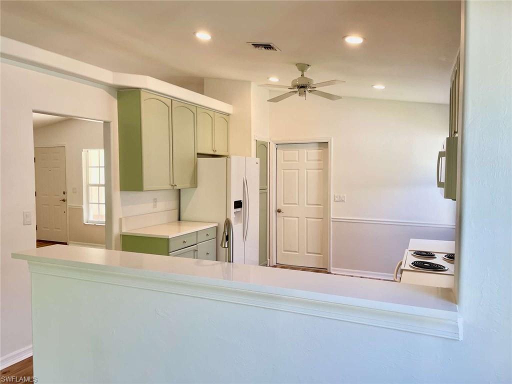 7588 Cameron CIR photo 10