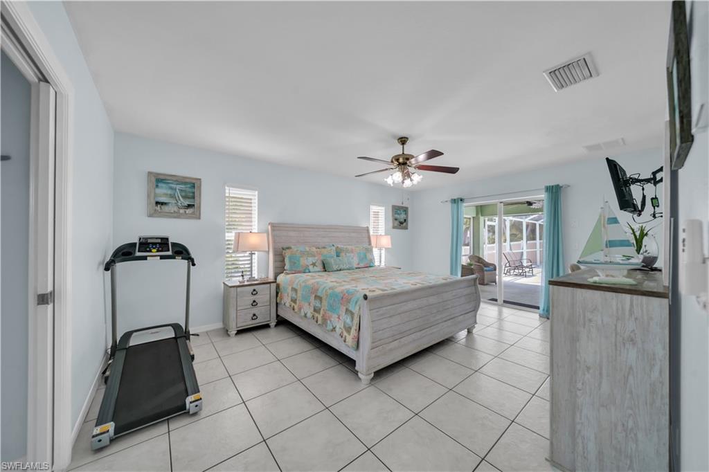 1722 SW 38th TER photo 10