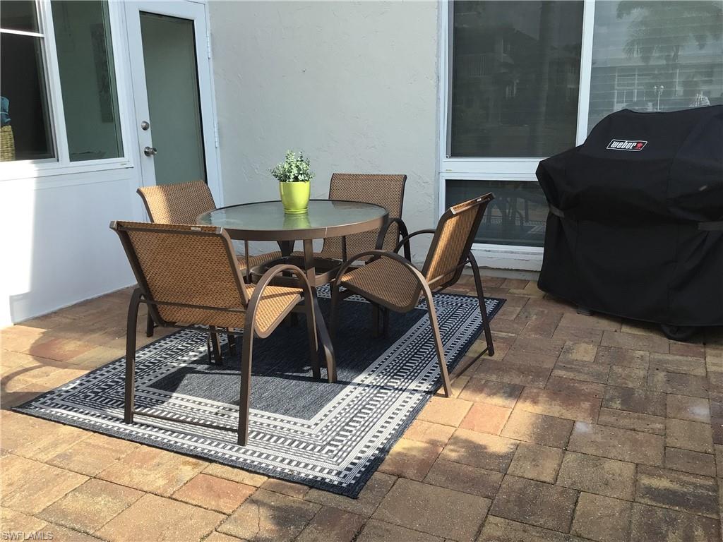Back patio with table,chairs and grill