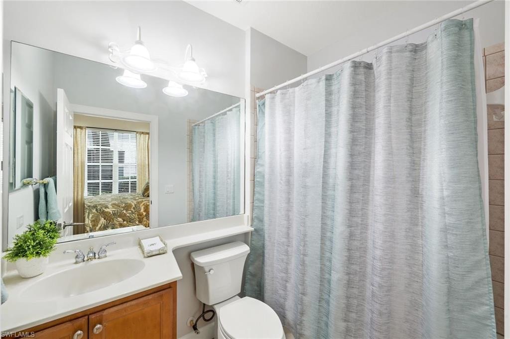 Bathroom connected to your guest bedroom with a great walk in closet